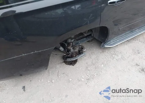 2018 Chevrolet Tahoe Premier z USA, uszkodzony, nr VIN 1GNSKCKC8JR193854